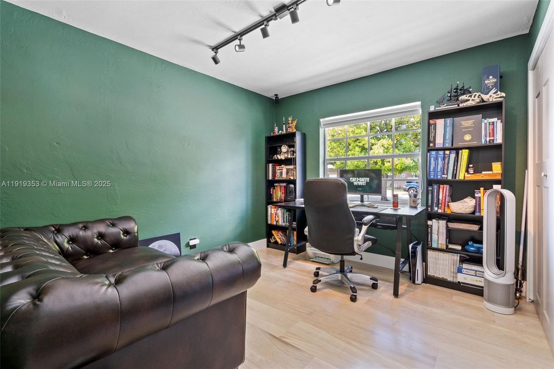 For Sale: $849,999 (4 beds, 3 baths, 1764 Square Feet)