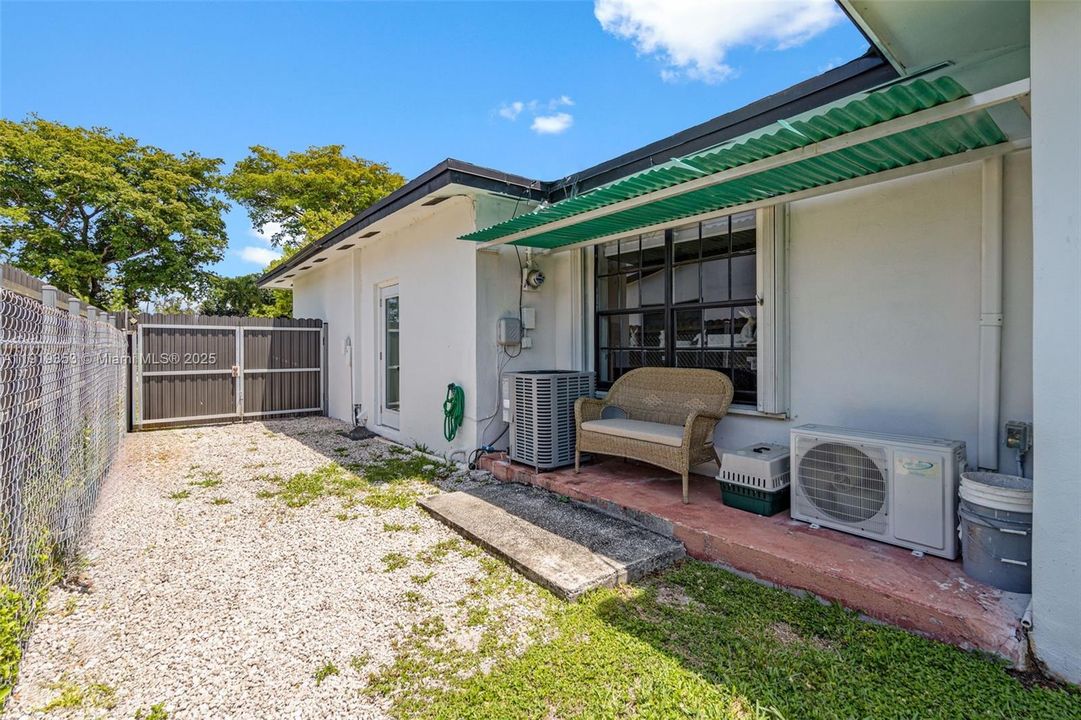 For Sale: $849,999 (4 beds, 3 baths, 1764 Square Feet)