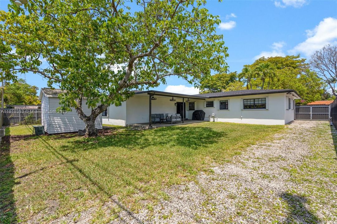 For Sale: $849,999 (4 beds, 3 baths, 1764 Square Feet)