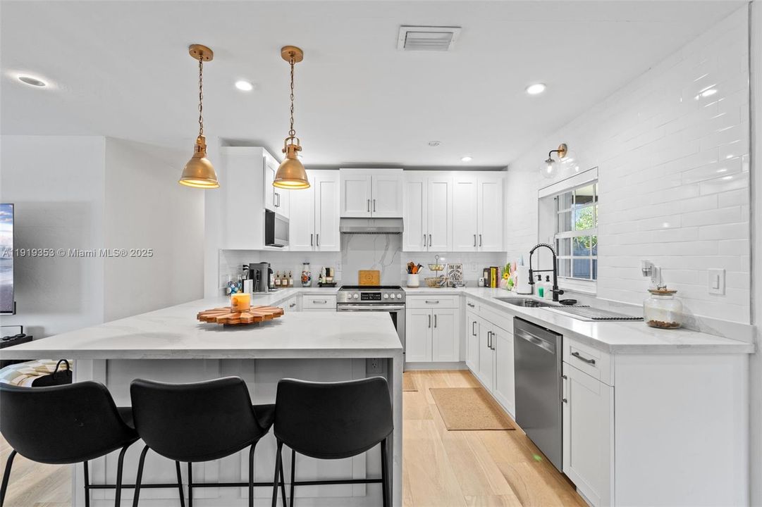 For Sale: $849,999 (4 beds, 3 baths, 1764 Square Feet)