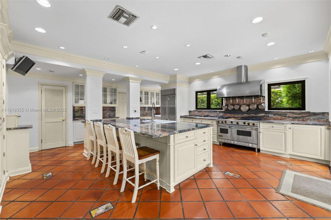 For Sale: $5,450,000 (5 beds, 4 baths, 4636 Square Feet)