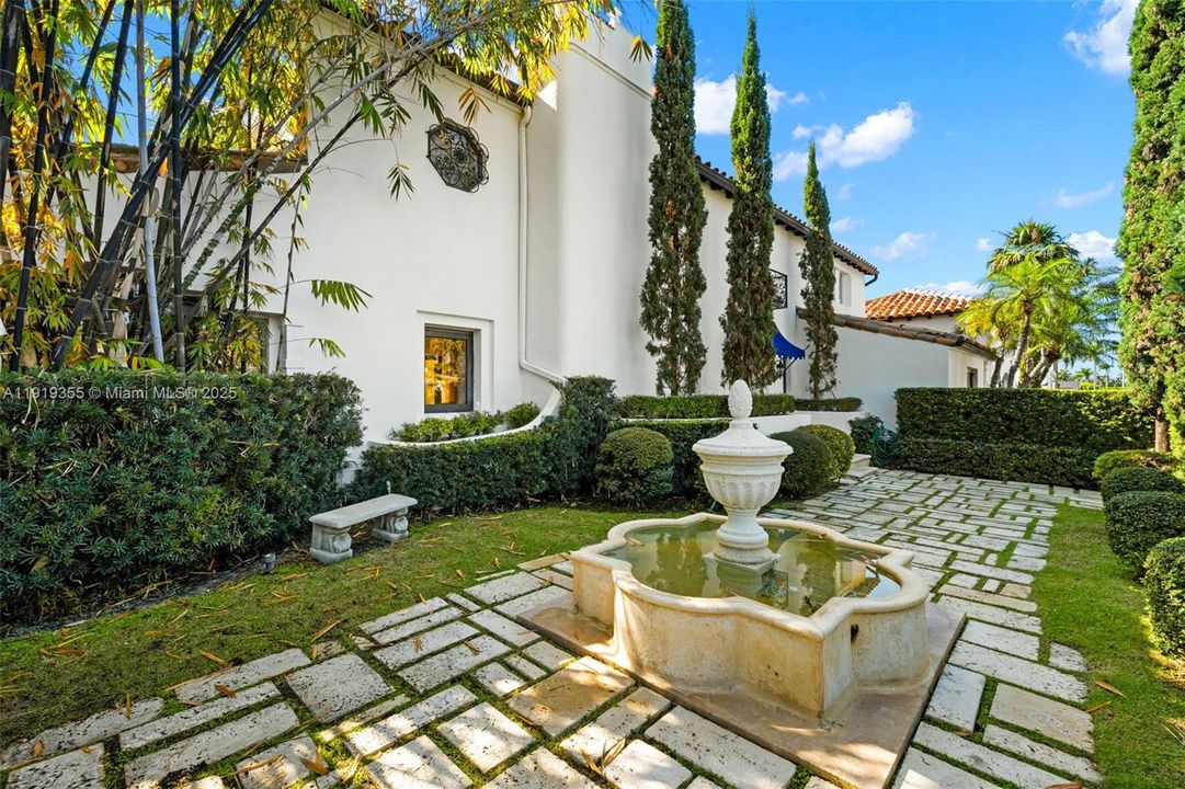 For Sale: $5,450,000 (5 beds, 4 baths, 4636 Square Feet)