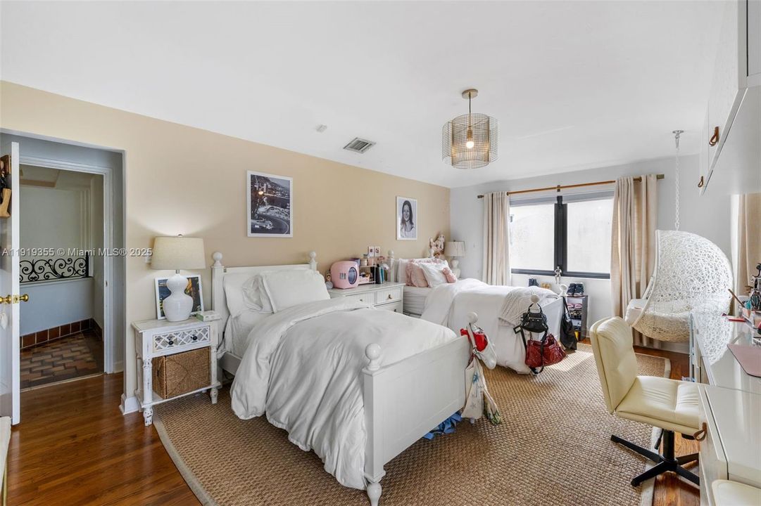 For Sale: $5,450,000 (5 beds, 4 baths, 4636 Square Feet)