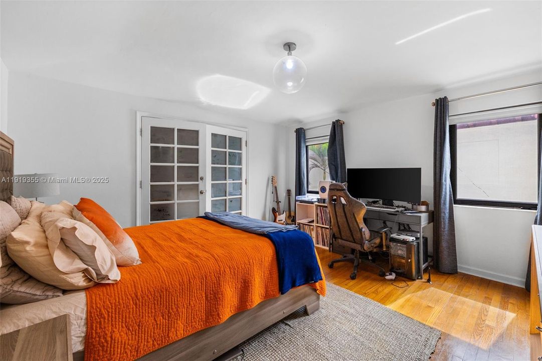 For Sale: $5,450,000 (5 beds, 4 baths, 4636 Square Feet)