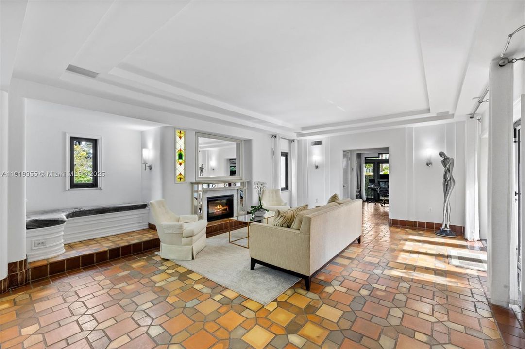 For Sale: $5,450,000 (5 beds, 4 baths, 4636 Square Feet)