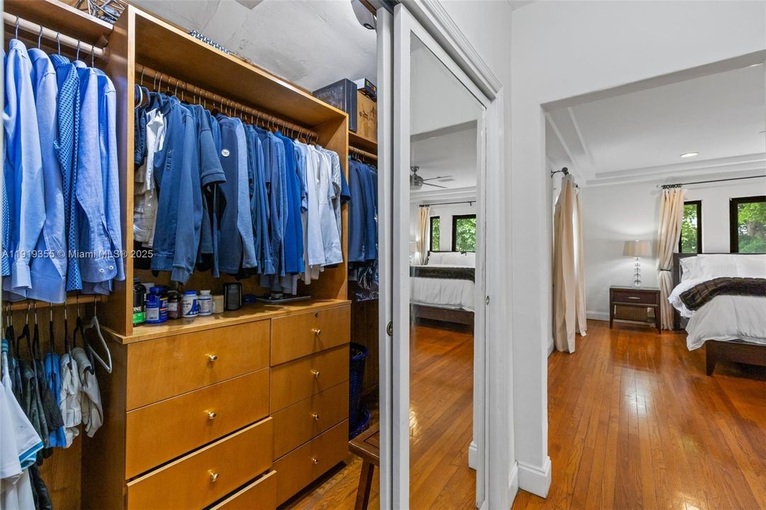 For Sale: $5,450,000 (5 beds, 4 baths, 4636 Square Feet)