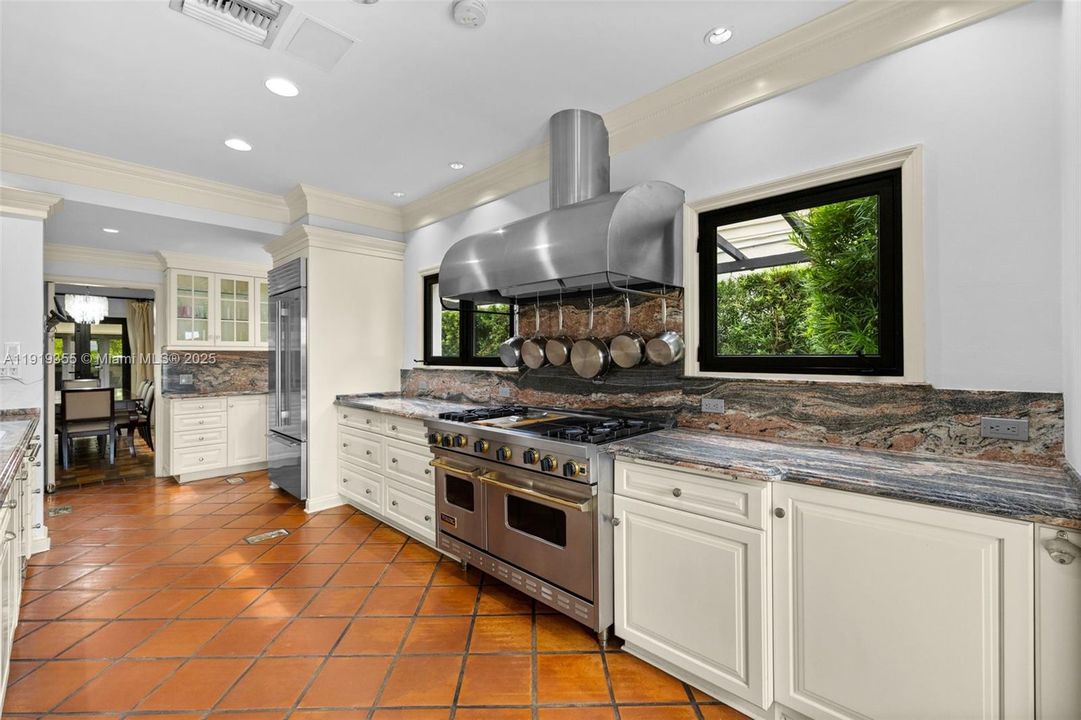 For Sale: $5,450,000 (5 beds, 4 baths, 4636 Square Feet)