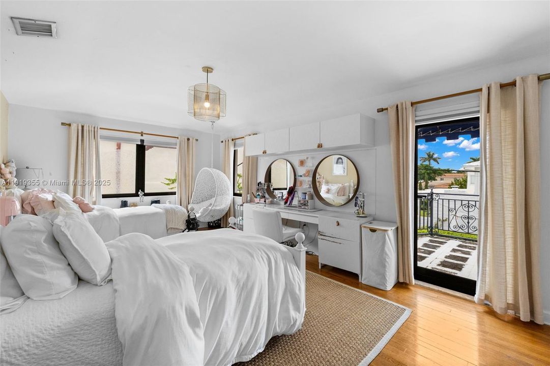 For Sale: $5,450,000 (5 beds, 4 baths, 4636 Square Feet)