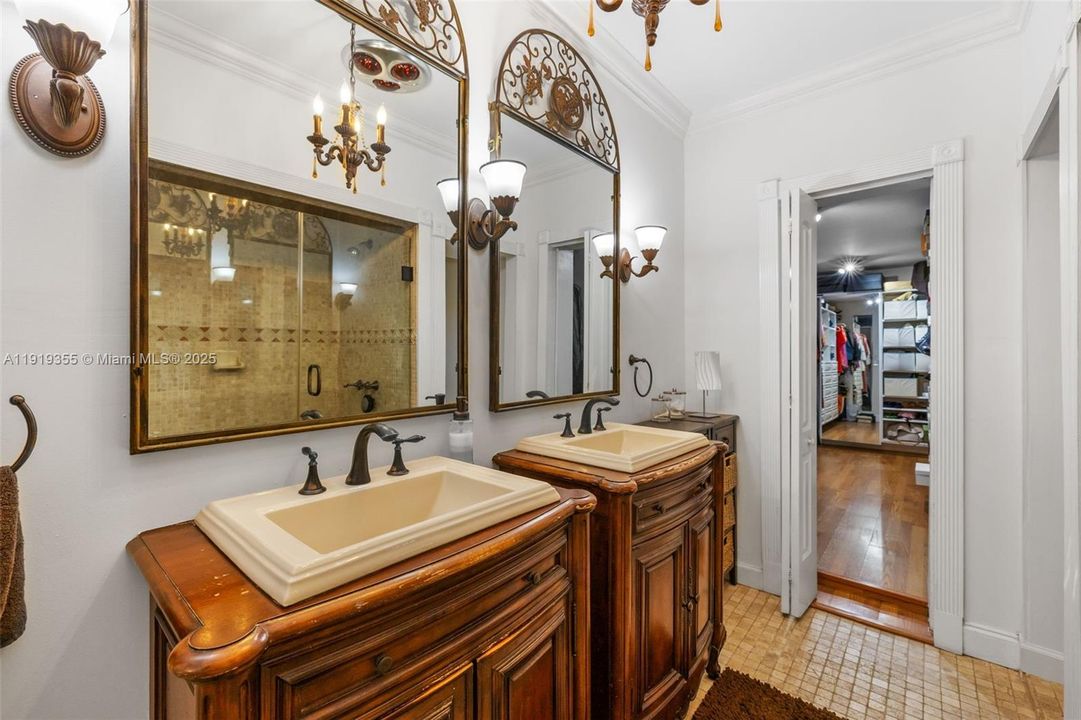 For Sale: $5,450,000 (5 beds, 4 baths, 4636 Square Feet)