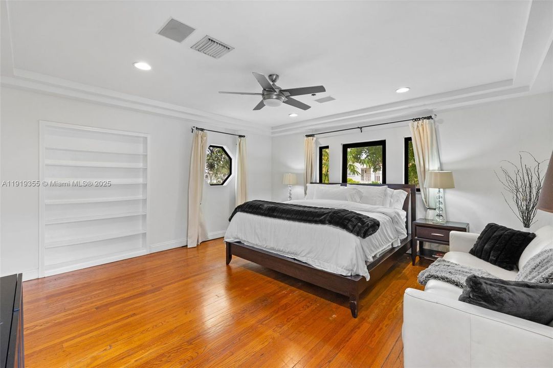 For Sale: $5,450,000 (5 beds, 4 baths, 4636 Square Feet)