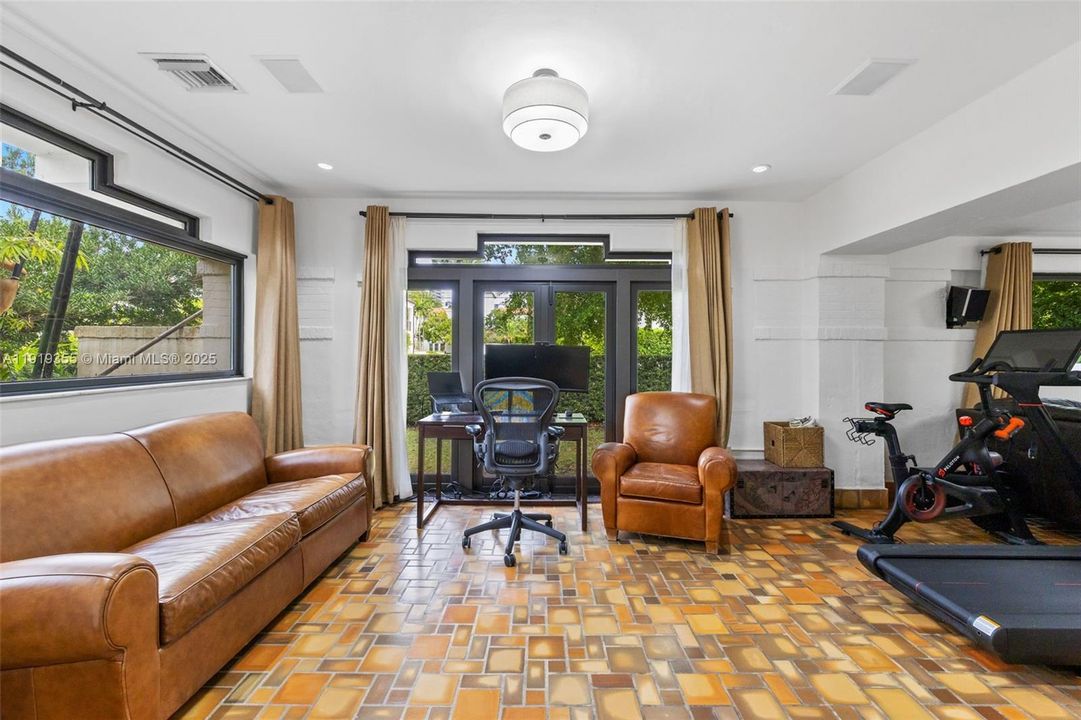 For Sale: $5,450,000 (5 beds, 4 baths, 4636 Square Feet)