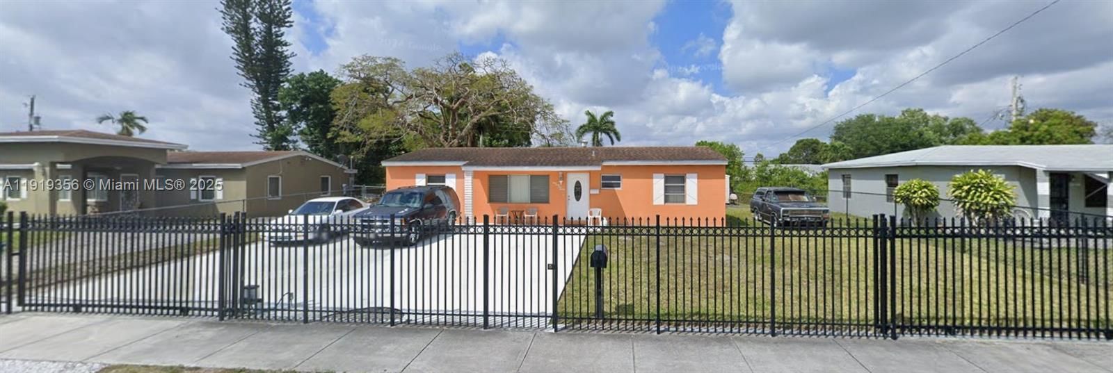 For Sale: $450,000 (4 beds, 2 baths, 1200 Square Feet)