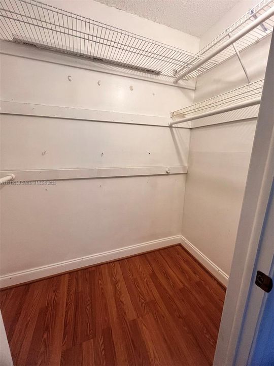 待售: $180,000 (2 贝兹, 2 浴室, 990 平方英尺)