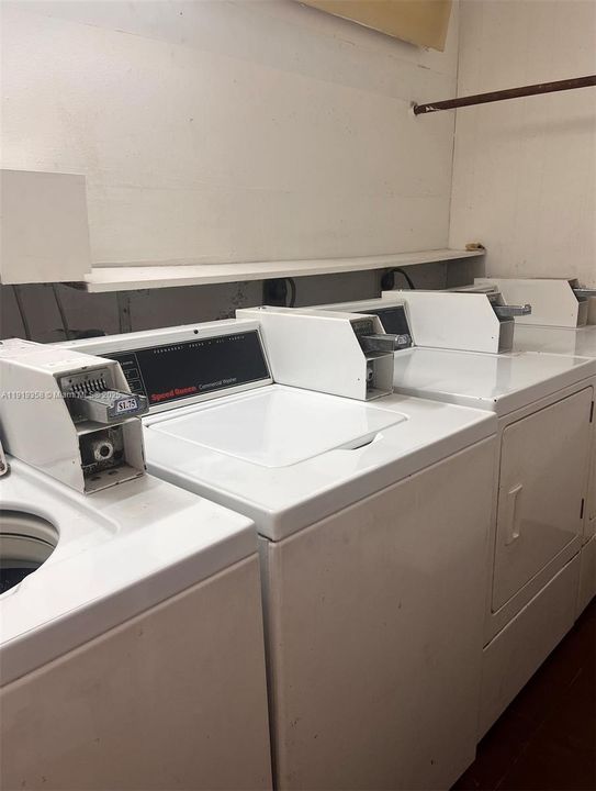 待售: $180,000 (2 贝兹, 2 浴室, 990 平方英尺)