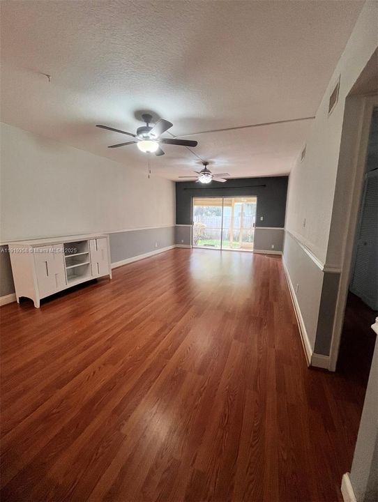 待售: $180,000 (2 贝兹, 2 浴室, 990 平方英尺)