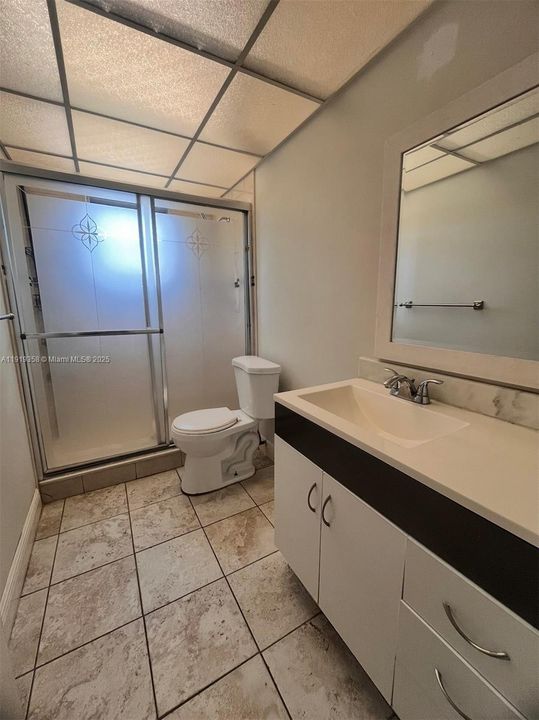 待售: $180,000 (2 贝兹, 2 浴室, 990 平方英尺)