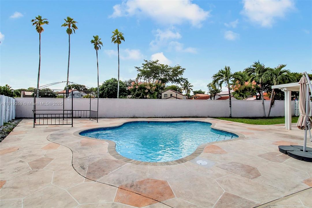 For Sale: $714,900 (3 beds, 2 baths, 1679 Square Feet)