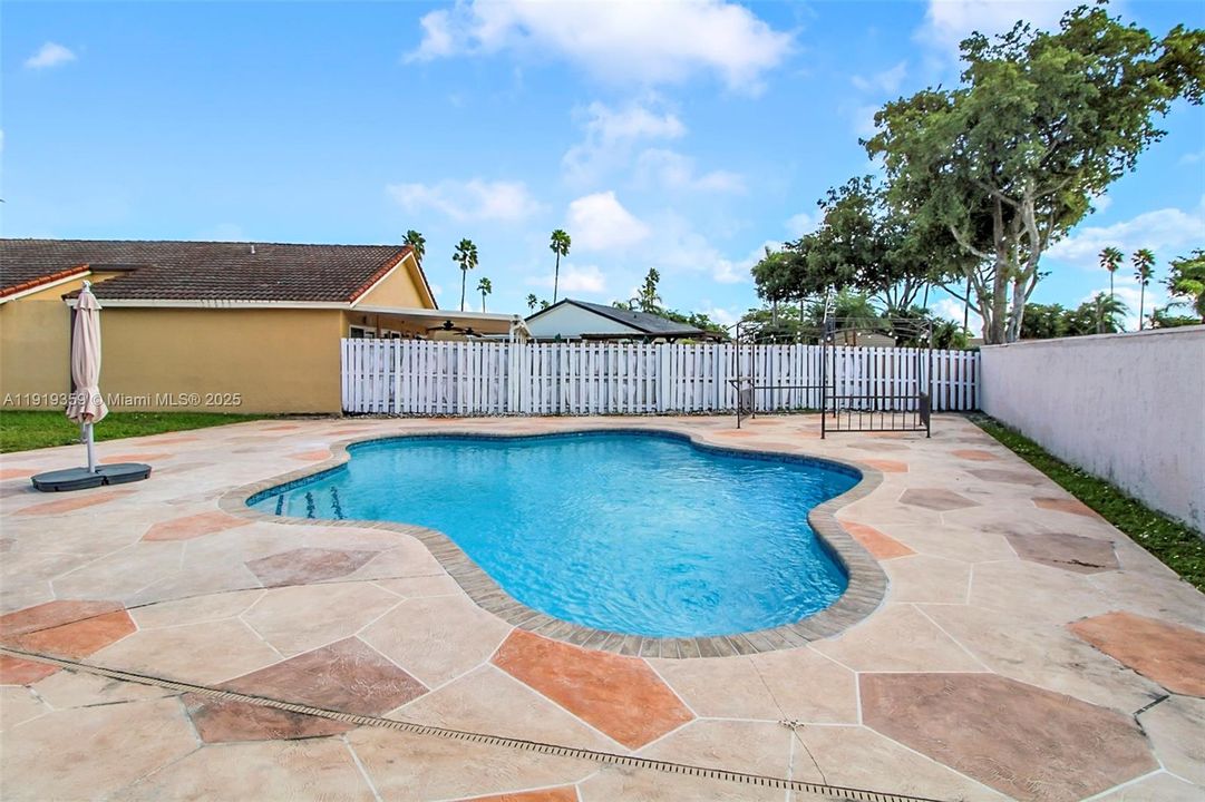 For Sale: $714,900 (3 beds, 2 baths, 1679 Square Feet)