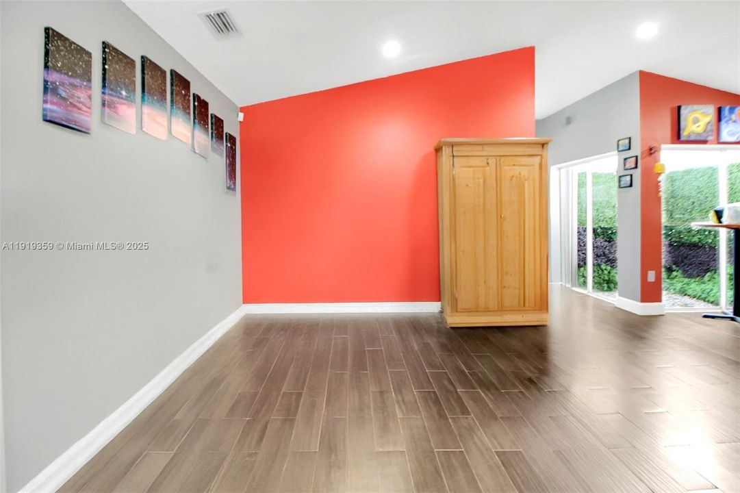 For Sale: $714,900 (3 beds, 2 baths, 1679 Square Feet)