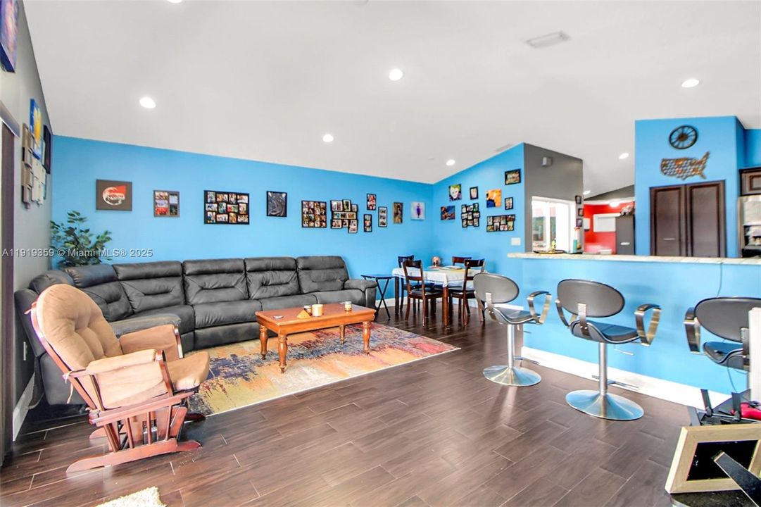 For Sale: $714,900 (3 beds, 2 baths, 1679 Square Feet)