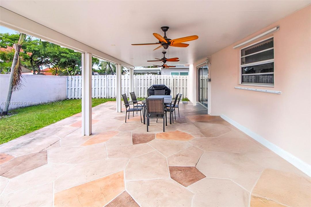 For Sale: $714,900 (3 beds, 2 baths, 1679 Square Feet)