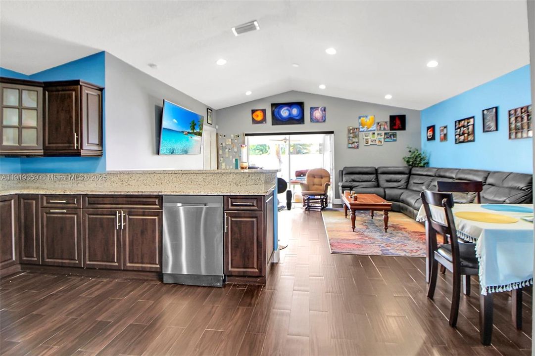 For Sale: $714,900 (3 beds, 2 baths, 1679 Square Feet)