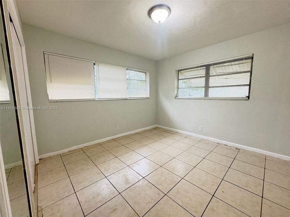 出租: $2,350 (3 贝兹, 2 浴室, 1052 平方英尺)