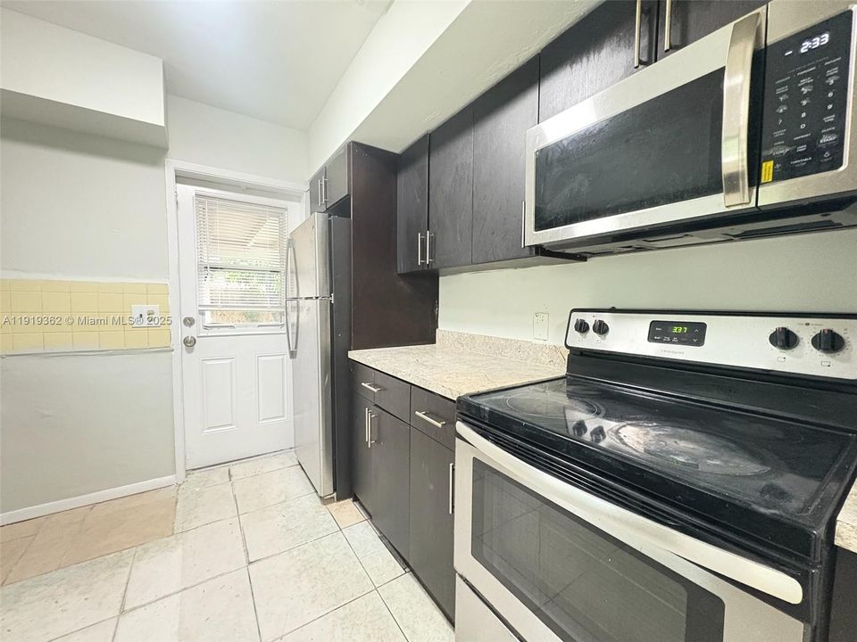 出租: $2,350 (3 贝兹, 2 浴室, 1052 平方英尺)