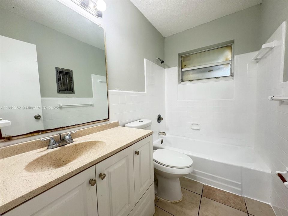 出租: $2,350 (3 贝兹, 2 浴室, 1052 平方英尺)