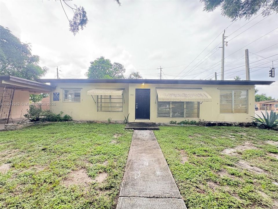 出租: $2,350 (3 贝兹, 2 浴室, 1052 平方英尺)