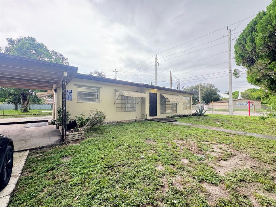 出租: $2,350 (3 贝兹, 2 浴室, 1052 平方英尺)