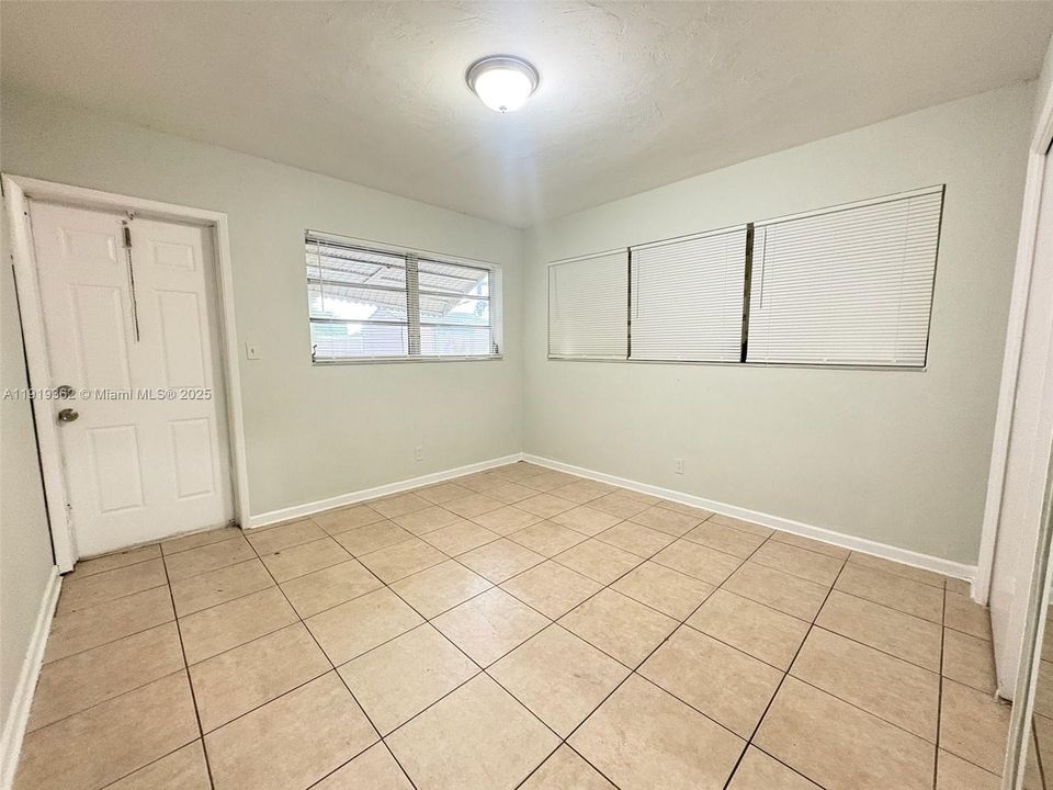 出租: $2,350 (3 贝兹, 2 浴室, 1052 平方英尺)