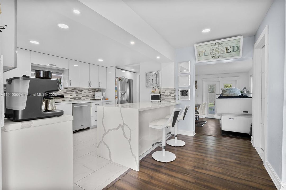 待售: $499,000 (3 贝兹, 2 浴室, 1297 平方英尺)