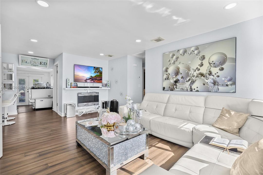 待售: $499,000 (3 贝兹, 2 浴室, 1297 平方英尺)