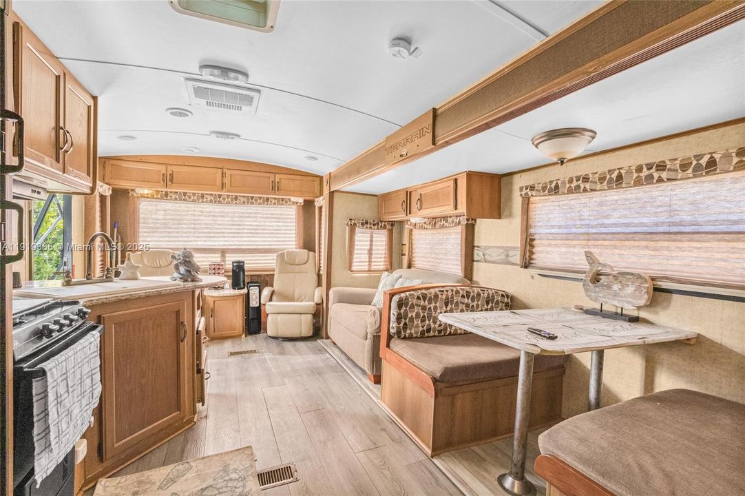 待售: $499,000 (3 贝兹, 2 浴室, 1297 平方英尺)