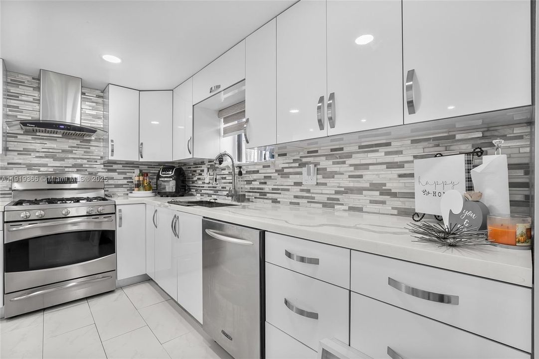 待售: $499,000 (3 贝兹, 2 浴室, 1297 平方英尺)