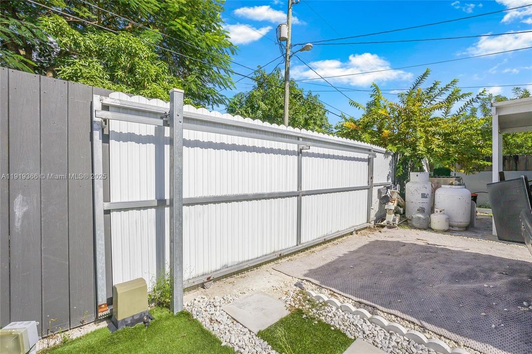 待售: $499,000 (3 贝兹, 2 浴室, 1297 平方英尺)