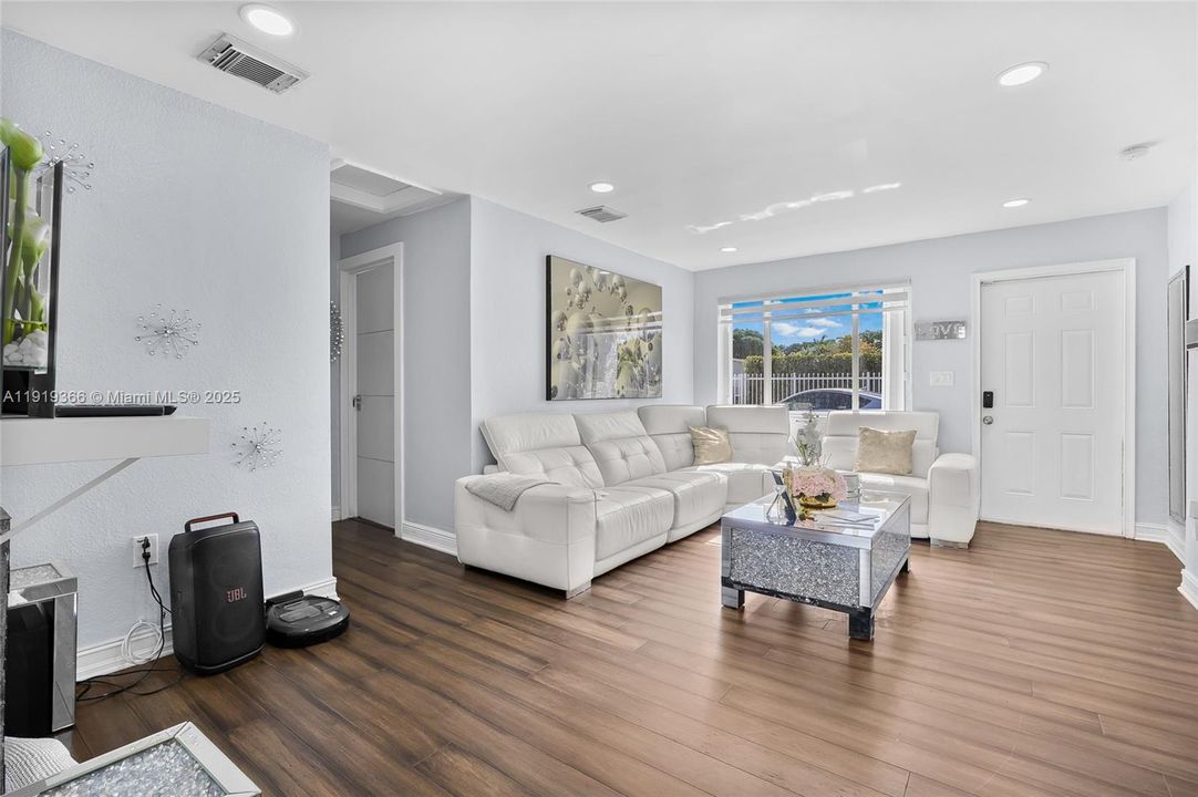 待售: $499,000 (3 贝兹, 2 浴室, 1297 平方英尺)