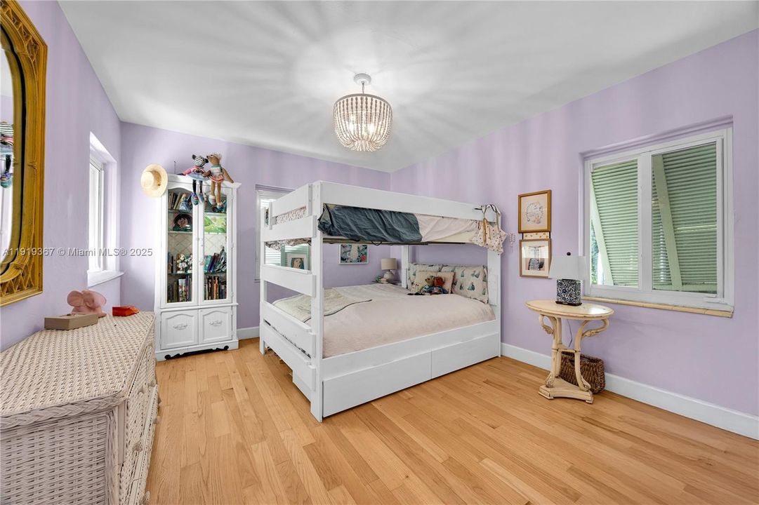 For Sale: $1,735,000 (5 beds, 3 baths, 2980 Square Feet)