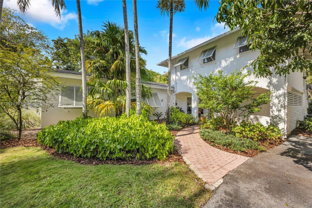 For Sale: $1,735,000 (5 beds, 3 baths, 2980 Square Feet)