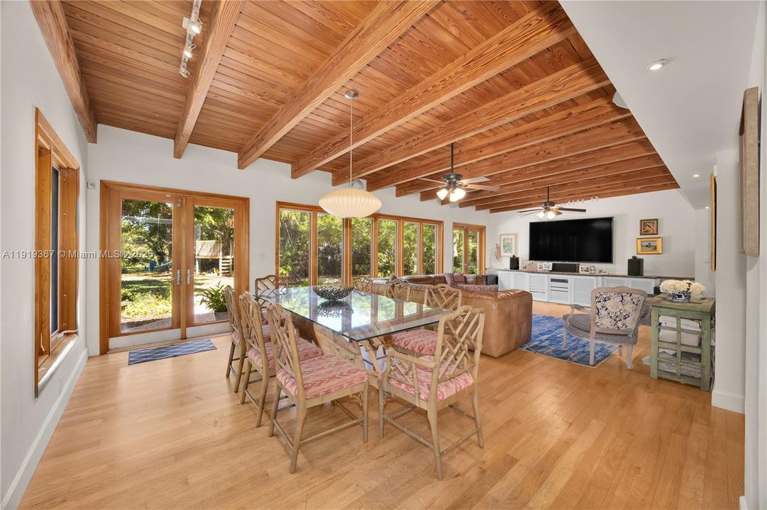 For Sale: $1,735,000 (5 beds, 3 baths, 2980 Square Feet)