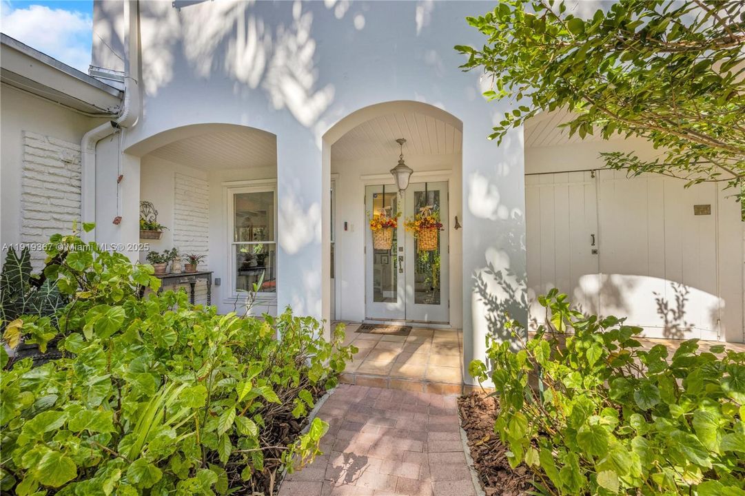 For Sale: $1,735,000 (5 beds, 3 baths, 2980 Square Feet)