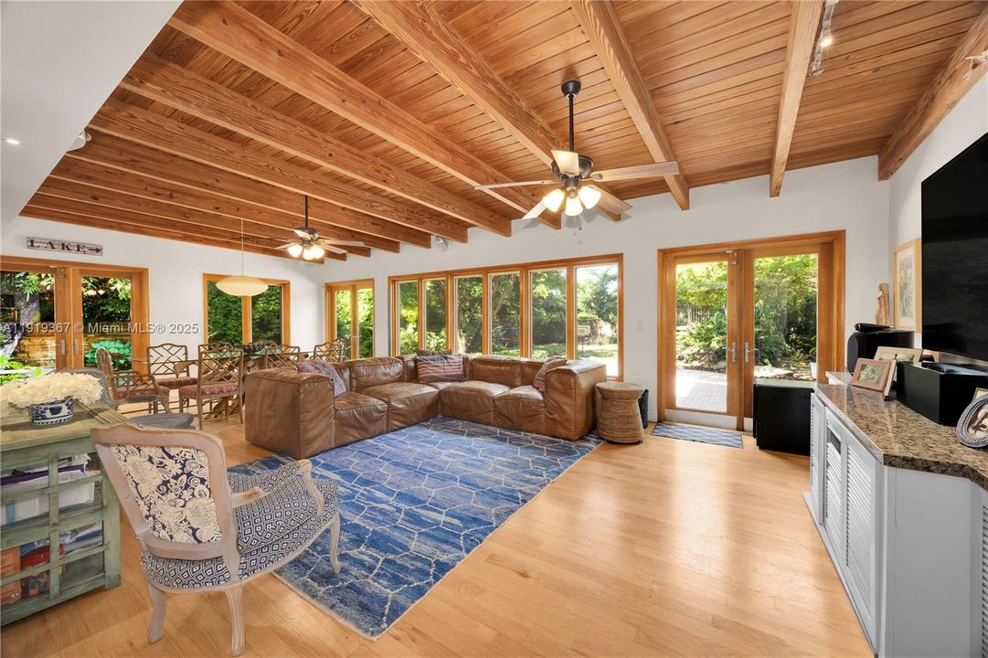 For Sale: $1,735,000 (5 beds, 3 baths, 2980 Square Feet)