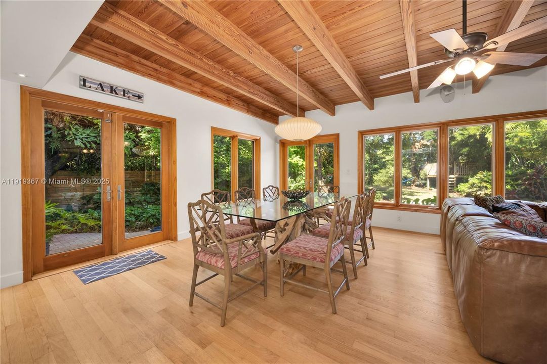 For Sale: $1,735,000 (5 beds, 3 baths, 2980 Square Feet)