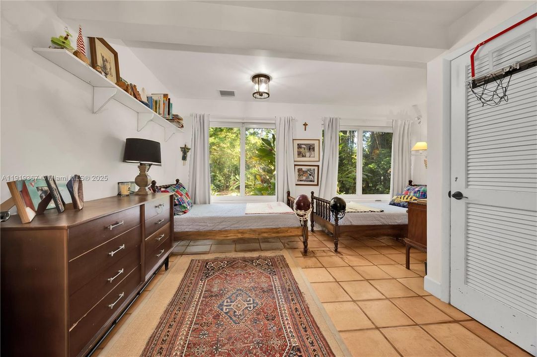 For Sale: $1,735,000 (5 beds, 3 baths, 2980 Square Feet)