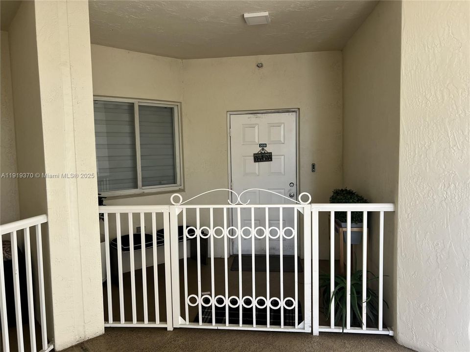For Rent: $4,170 (3 beds, 2 baths, 2490 Square Feet)