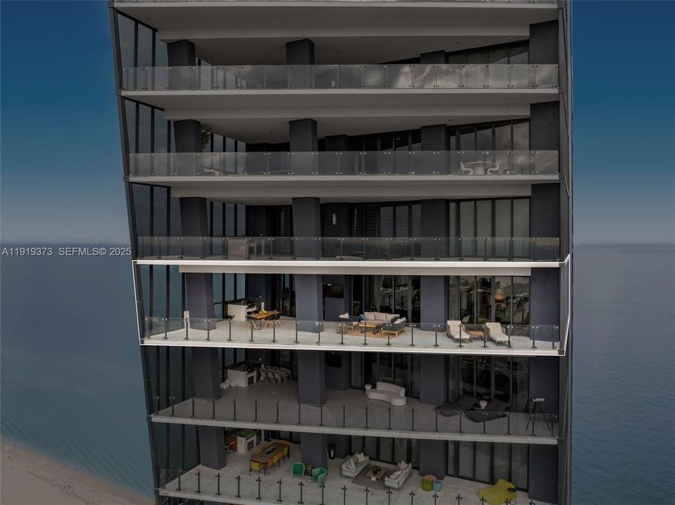 待售: $3,300,000 (2 贝兹, 2 浴室, 2042 平方英尺)