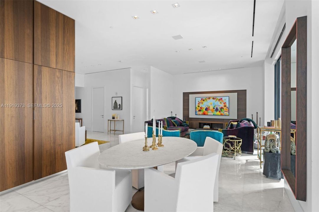 待售: $3,300,000 (2 贝兹, 2 浴室, 2042 平方英尺)