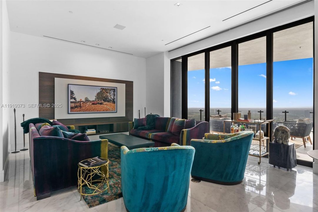 待售: $3,300,000 (2 贝兹, 2 浴室, 2042 平方英尺)