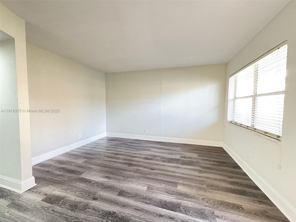For Rent: $1,650 (2 beds, 1 baths, 590 Square Feet)